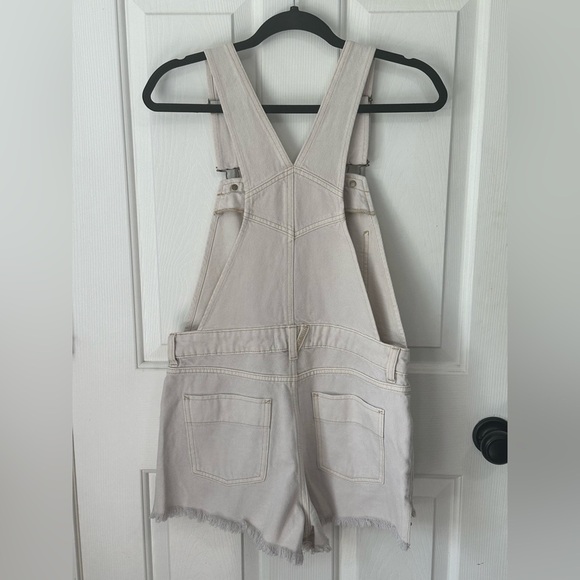 NWT We The Free Sun-kissed Off White Denim Short Overalls. Size 6. - Picture 4 of 12
